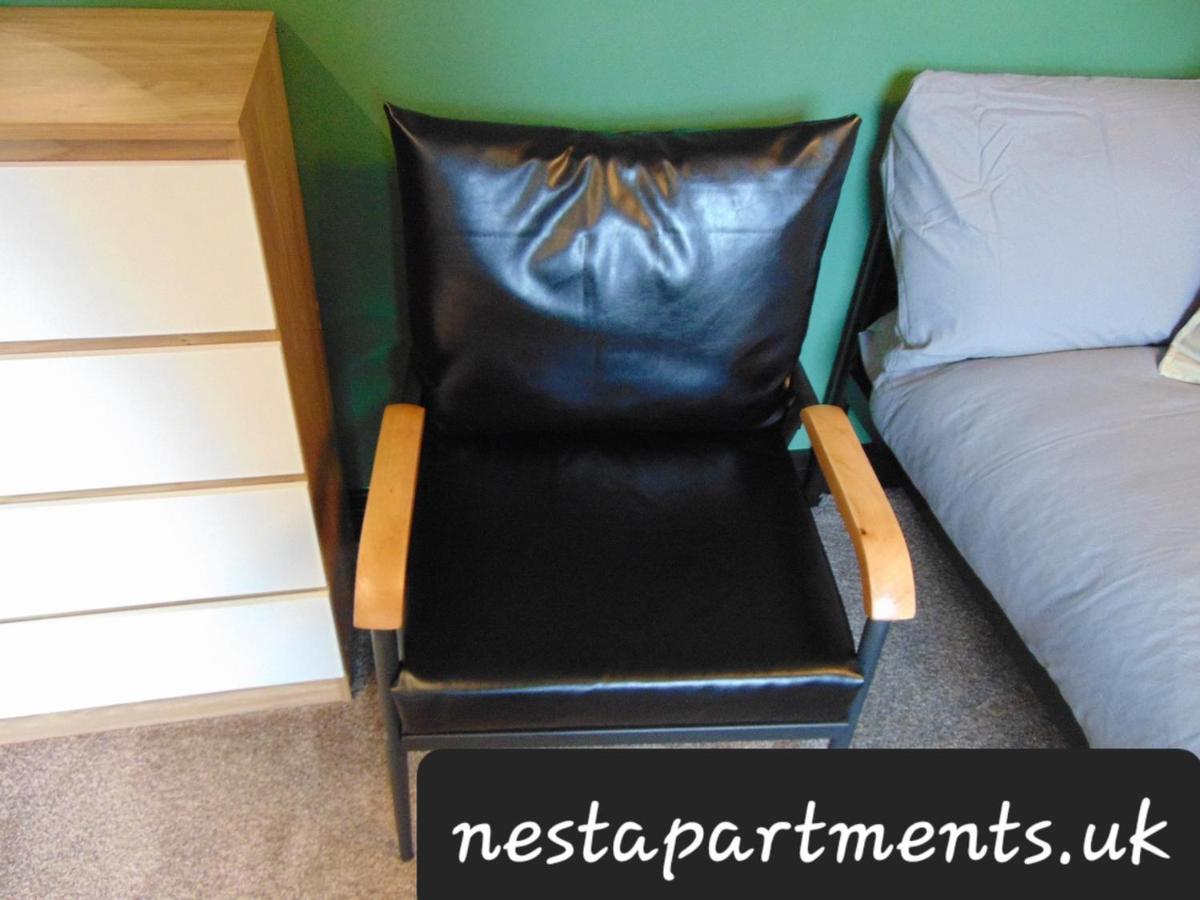 Close To Royal Hospital With Free Parking On-site *