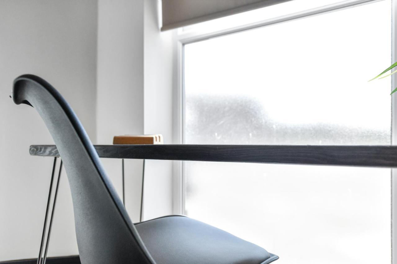 Close To Royal Hospital With Free Parking On-site Apartment *
