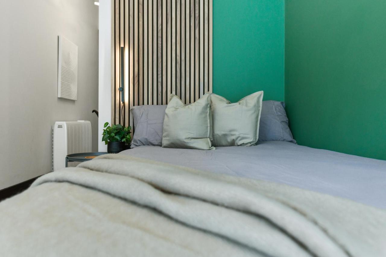Close To Royal Hospital With Free Parking On-site