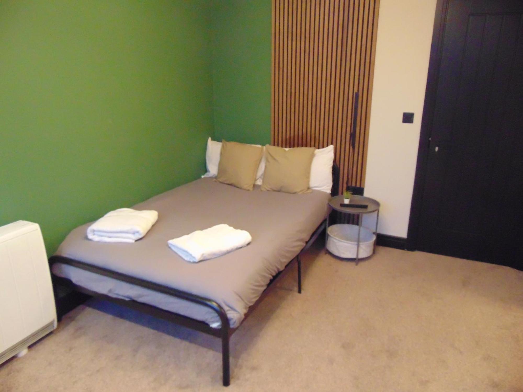 Apartment Close To Royal Hospital With Free Parking On-site *