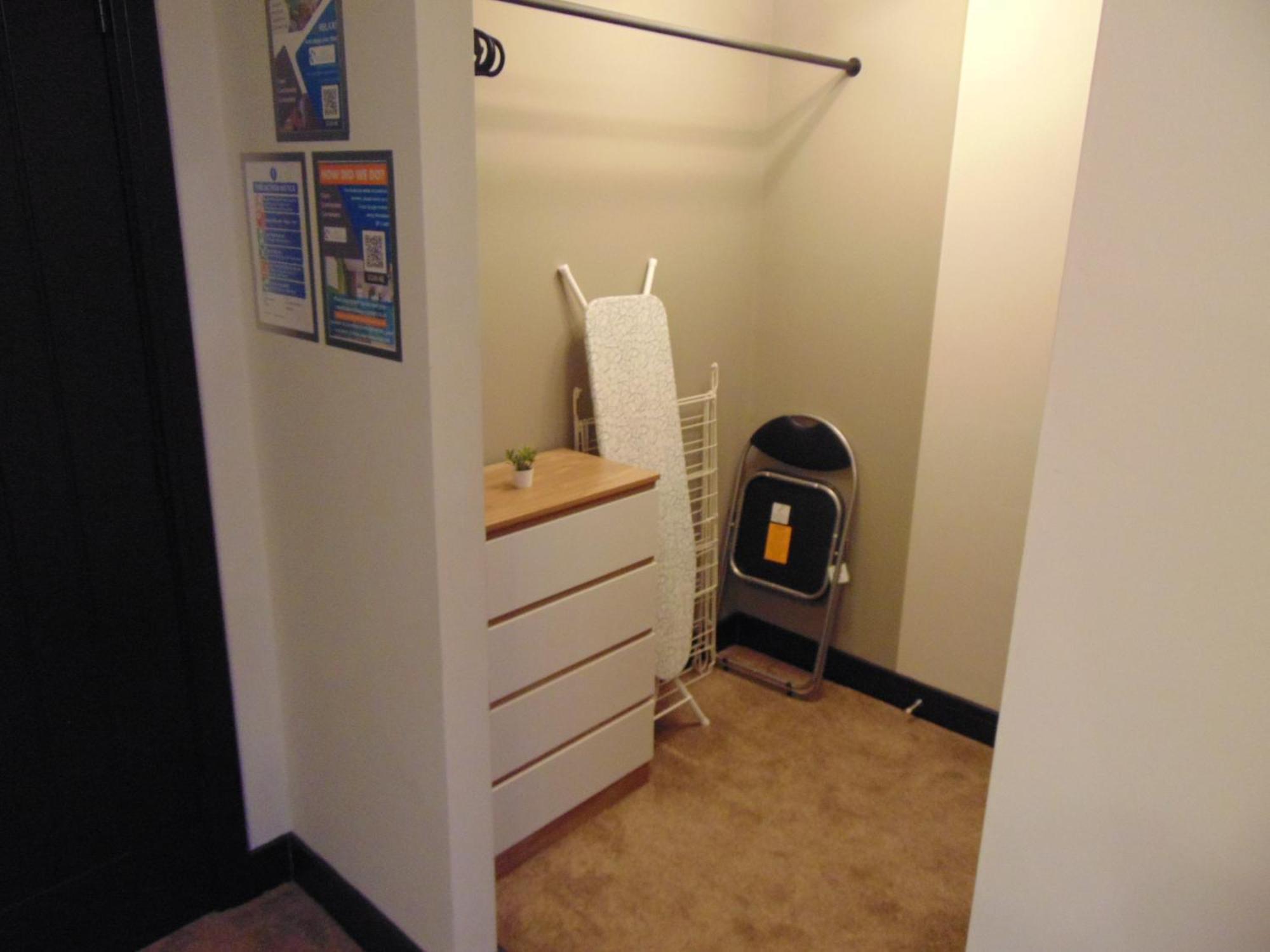 Close To Royal Hospital With Free Parking On-site