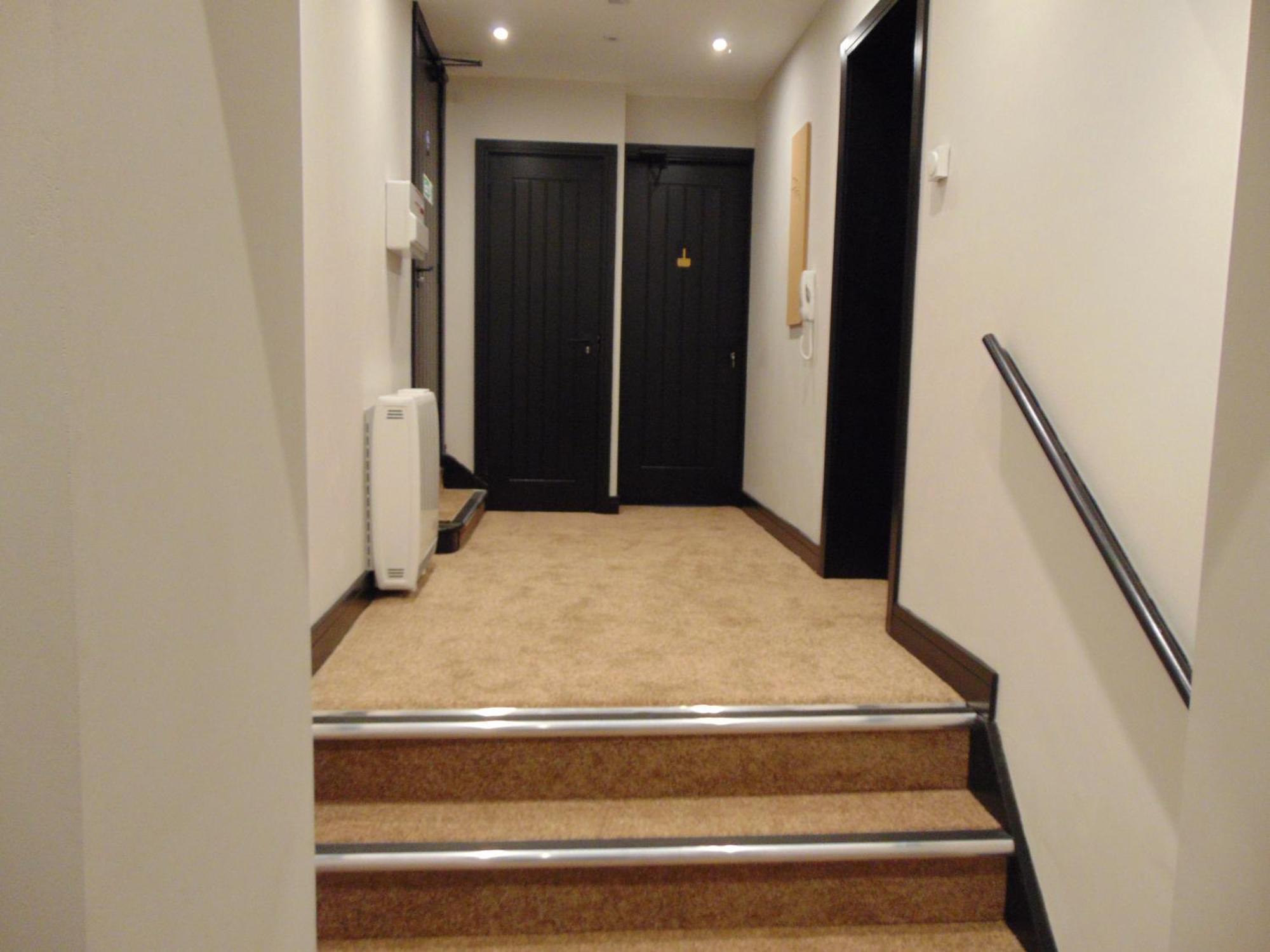 Apartment Close To Royal Hospital With Free Parking On-site *