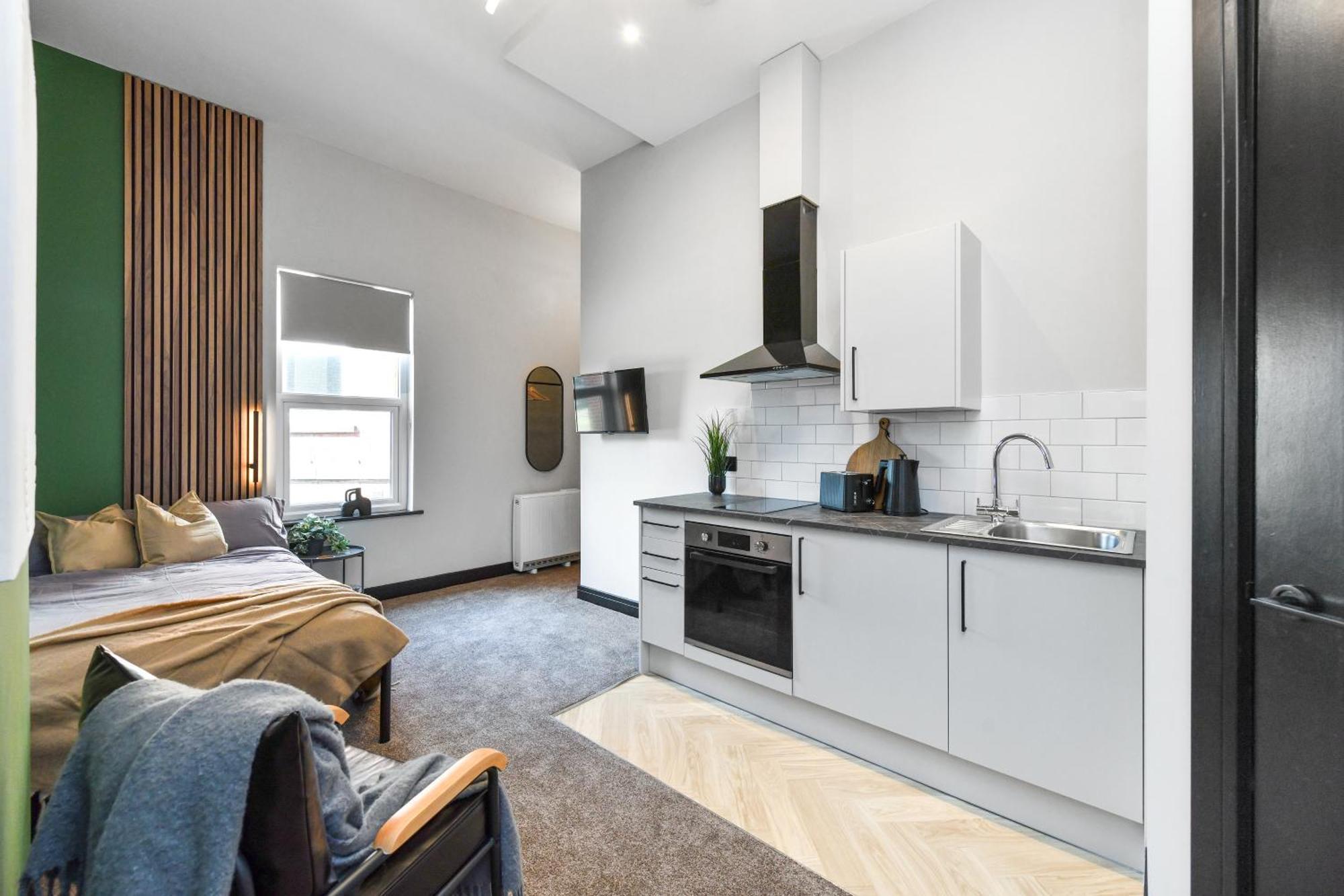 Close To Royal Hospital With Free Parking On-site Apartment *
