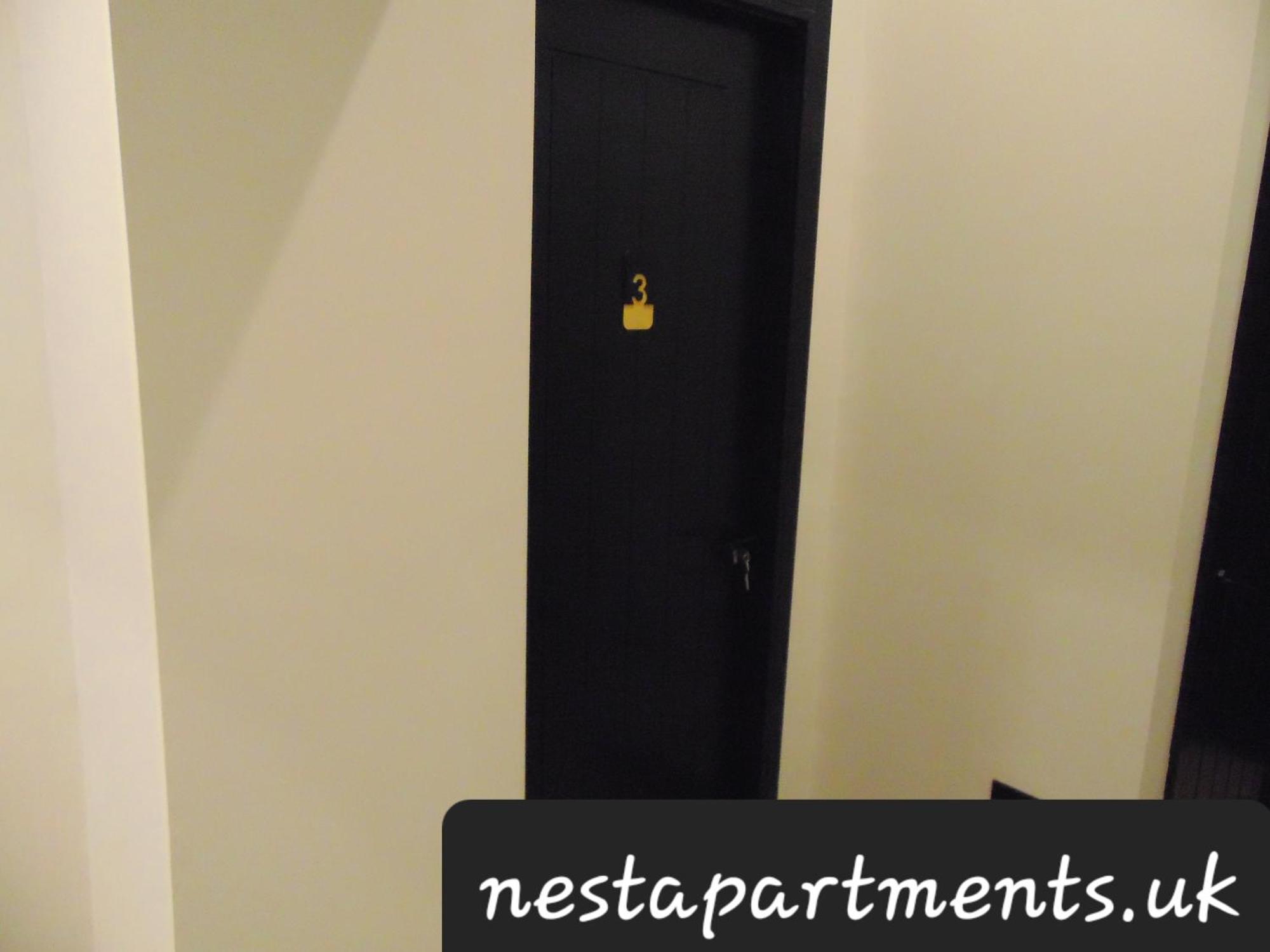 Close To Royal Hospital With Free Parking On-site